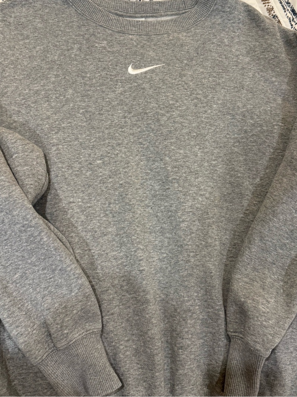 Nike women’s Phoenix Fleece Gray Crewneck Sweatshirt